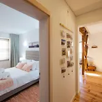 Stay In Santos Neighborhood, Lisbons Most Trendy Area Apartament *