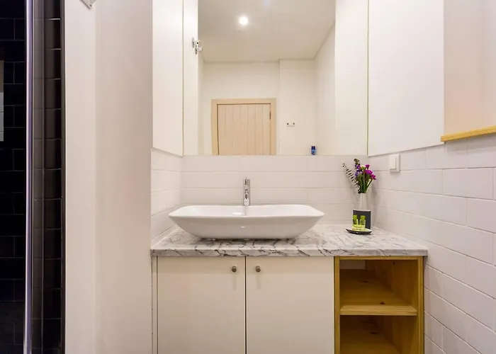 Stay In Santos Neighborhood, Lisbons Most Trendy Area