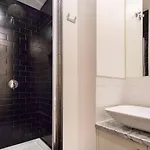 Stay In Santos Neighborhood, Lisbons Most Trendy Area شقة
