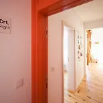 Stay In Santos Neighborhood, Lisbons Most Trendy Area شقة *