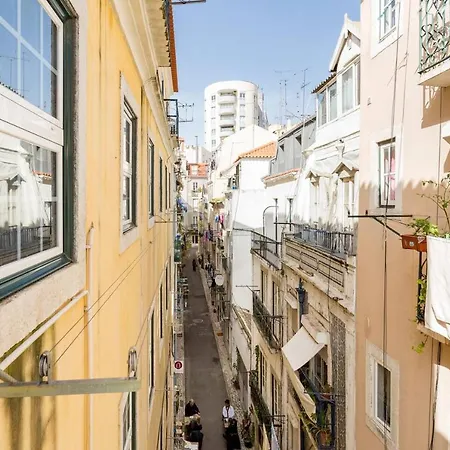 Stay In Santos Neighborhood, Lisbons Most Trendy Area شقة