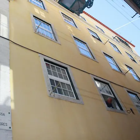 In Santos Neighborhood, Lisbons Trendy Area Apartment