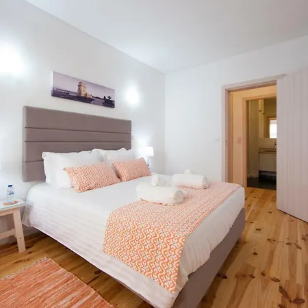 In Santos Neighborhood, Lisbons Trendy Area Apartment *