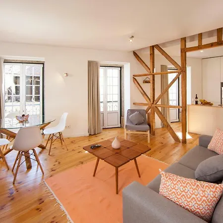In Santos Neighborhood, Lisbons Trendy Area Apartment
